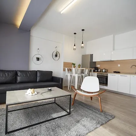 Apartament Spacious And Cozy In Saloniki